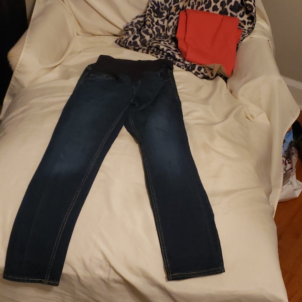 Old Navy Maternity skinny jeans